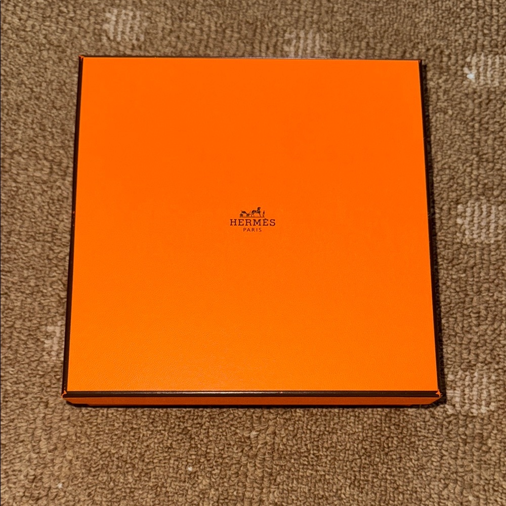 Hermès Orange Box for accessories medium size or belt 7.5x7.5x2.25”